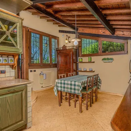 Beautiful With Private Garden And Pool וילה