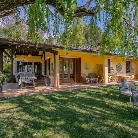 Beautiful With Private Garden And Pool *