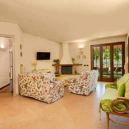 Beautiful With Private Garden And Pool Villa Costermano