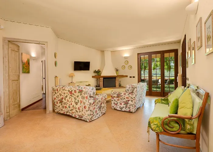 Beautiful With Private Garden And Pool Villa Costermano